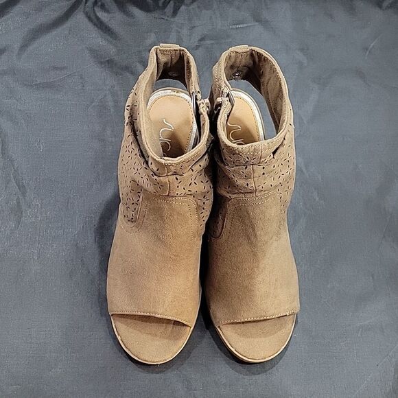 BRAND NEW SUGAR VERUCA LASER-CUT OUT WITHD FISH MOUTH ANKLE BOOTIES - Picture 3 of 16